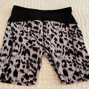 Varley cheetah cycle shorts womens medium